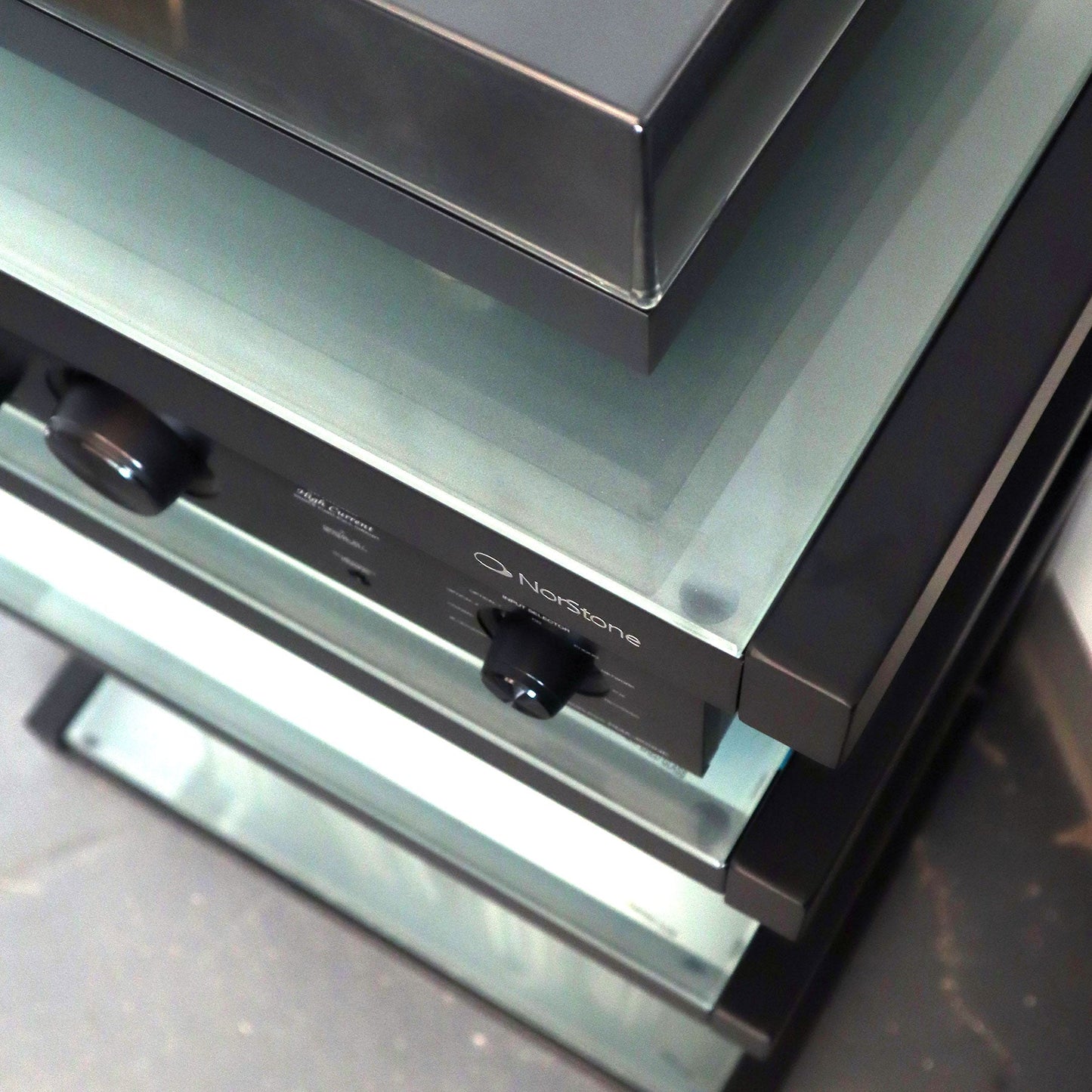 Norstone: ESSE Hifi Turntable + Vinyl Stand